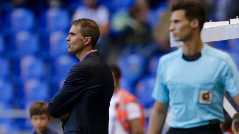 Lucas, siguiendo el partido en el palco de Riazor