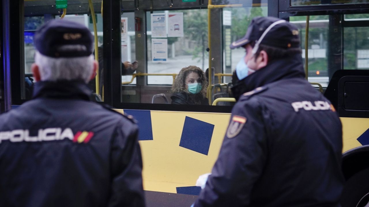 Agentes de la Policía Nacional en Ourense