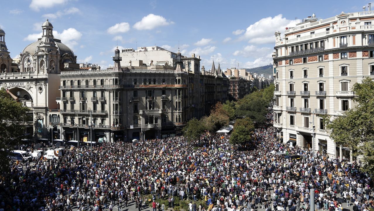 .Protesta por las detenciones y registros contra la organización del referendum catalán