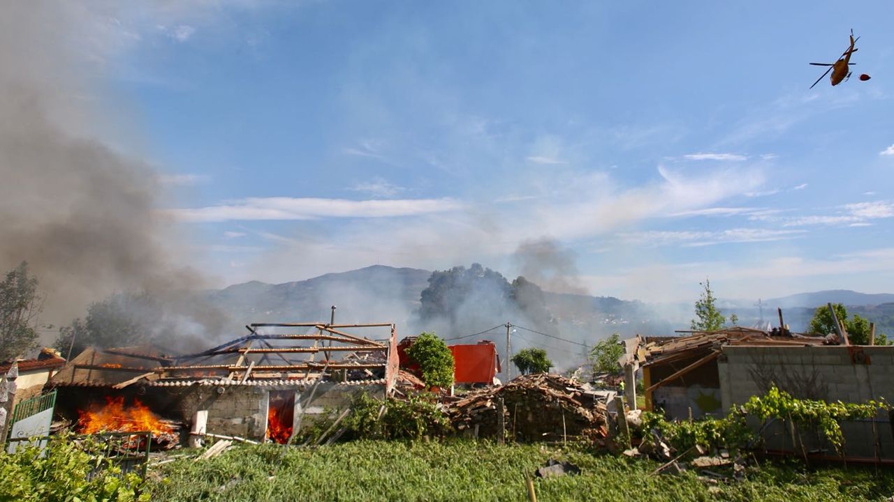 El diá después a la explosión mortal en Tui