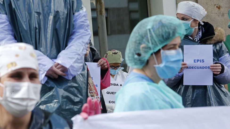 Concentración de sanitarios en el hospital Provincial