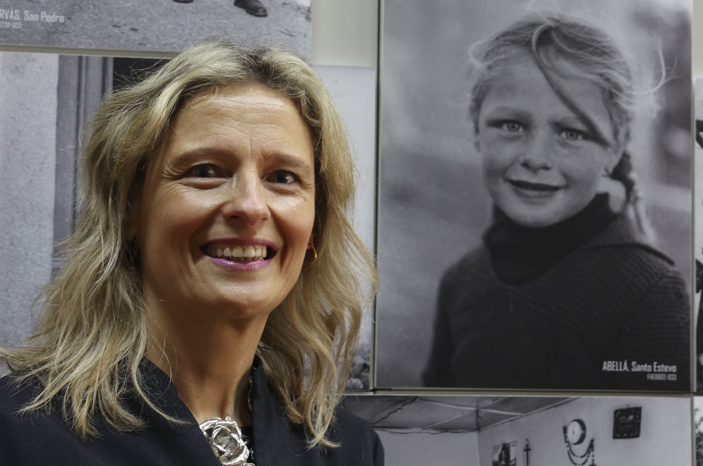 Ana Manteiga descubreu a sa foto de fai 43 anos no arquivo diocesano, realizada polo sacerdote, Salvador Ares. 02/04/2025