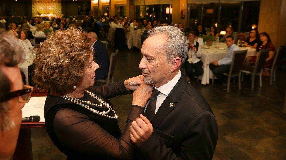 Homenaje al inspector jefe José Antonio Rilo en la cena benéfica de Renacer