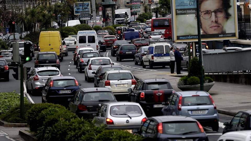 Atasco de tráfico por el corte de Alférez Provisional