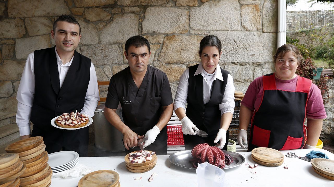 Comida de los Mayores en las fiestas de la Guadalupe.