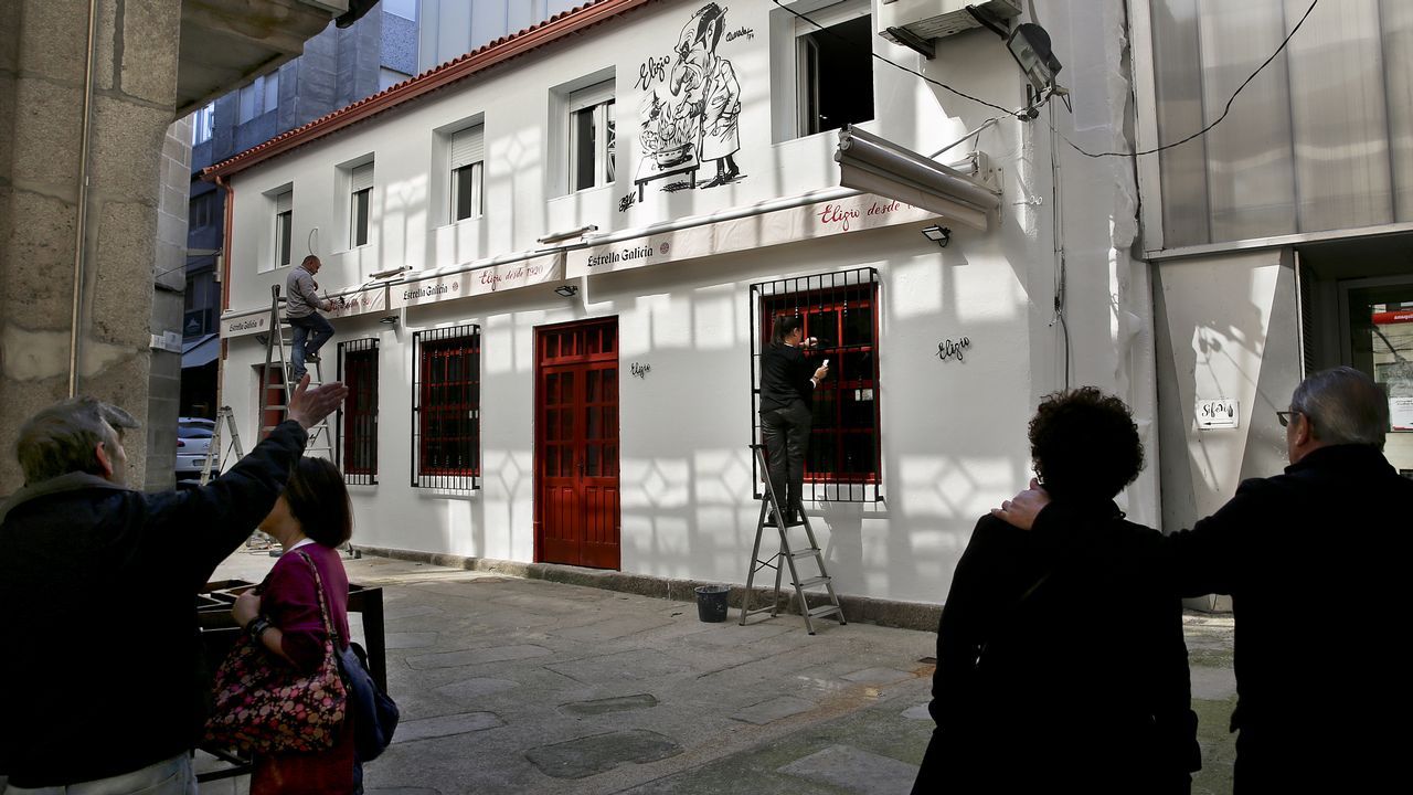 Peces que aparecieron en el estanque de la Iglesia de Meir�s.La madre de los peque�os de Godella fue detenida en el 2011 en Valencia en una protesta de los  indignados del 15M, y acusada de des�rdenes p�blicos y atentado a la autoridad, por lanzar botellas y propinar patadas a los agentes