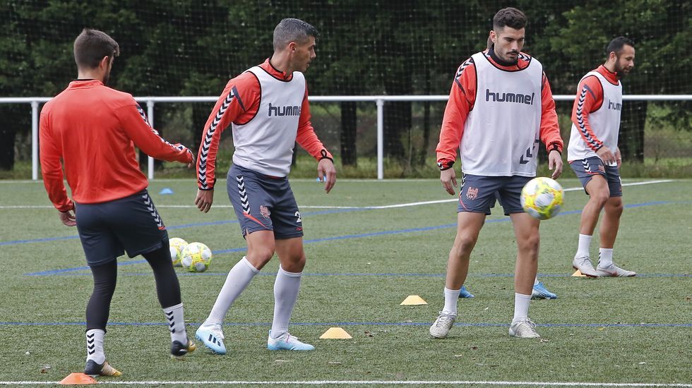 Entrenamiento del Pontevedra CF en A Xunqueira