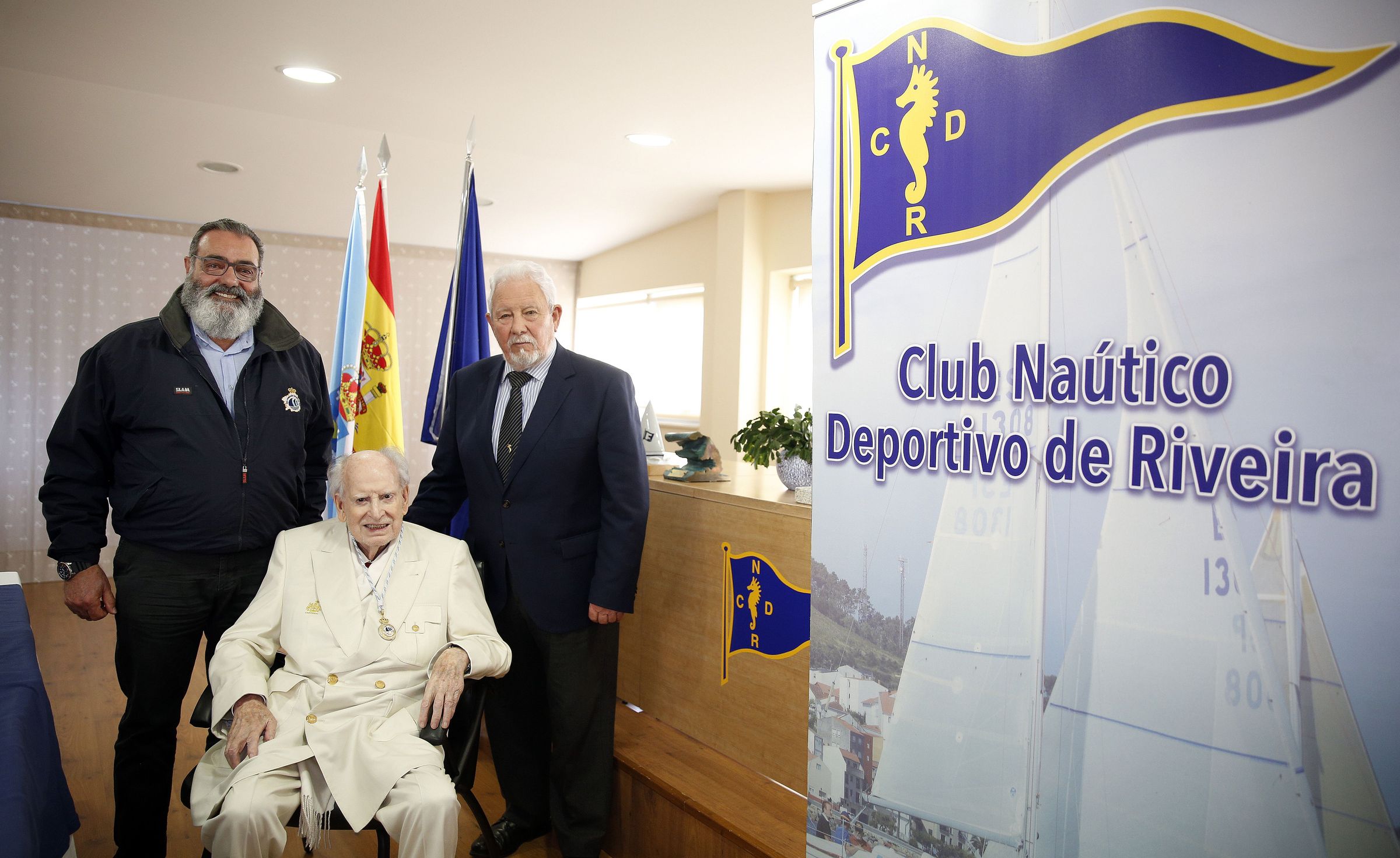 Ramiro Carregal recibe a segunda medalla de ouro da Real Federacin Galega de Vela. A primeira foi para o rey emrito. 28/02/2025