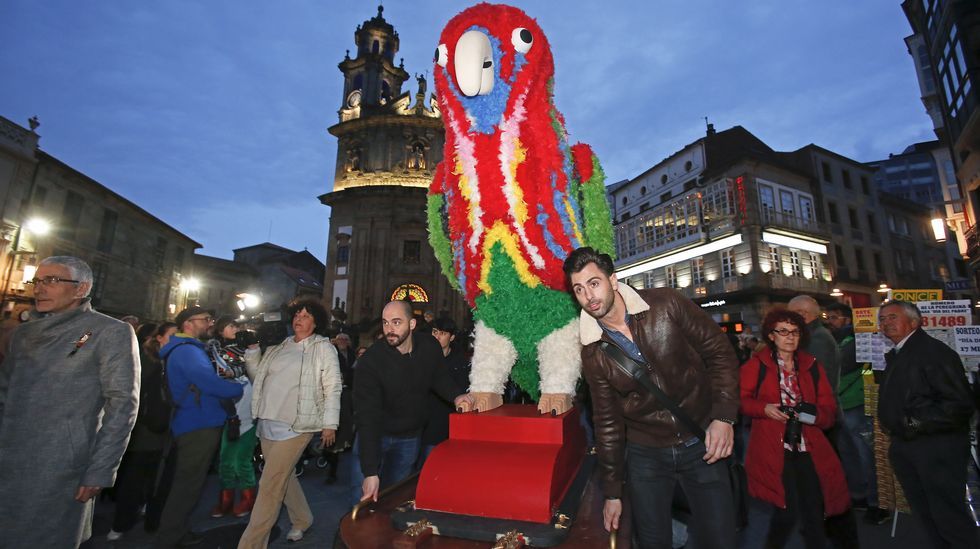 Carnaval de Pontevedra. Presentación del loro Ravachol