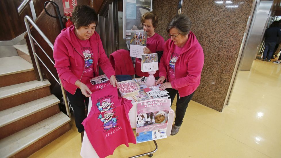 Mesa informativa del cáncer de mama en el hospital QuirónSalud