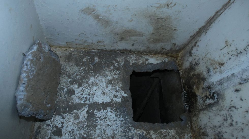 Ducha bajo cuyo plato estaba excavado el túnel