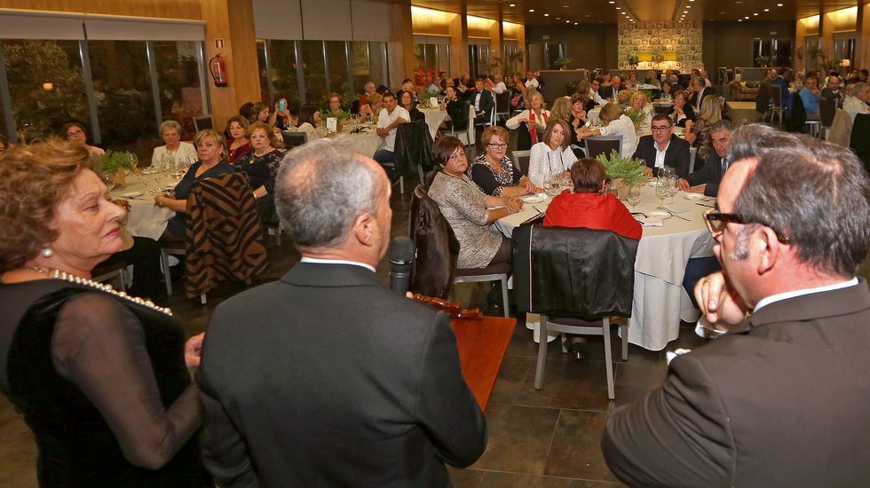 Homenaje al inspector jefe José Antonio Rilo en la cena benéfica de Renacer