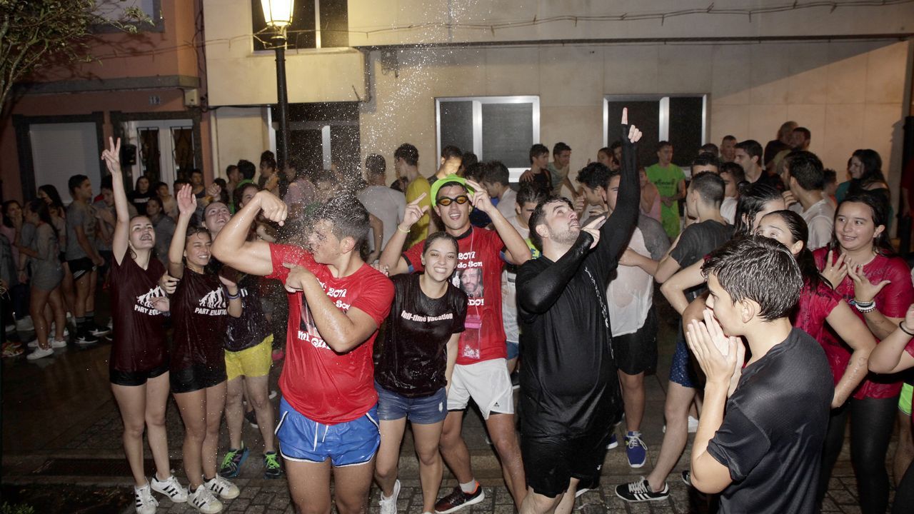 FIESTAS DEL CARMEN DE PORTO DO SON, ÚLTIMO DÍA. FIESTA DEL AGUA Y FUEGOS ARTIFICIALES.