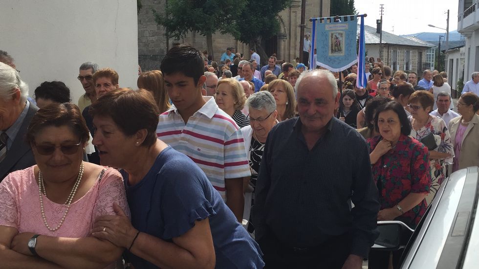 Larouco sacó en procesión a la patrona, la Virxe dos Remedios