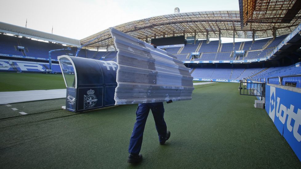 Empiezan los arreglos en la cubierta de Riazor