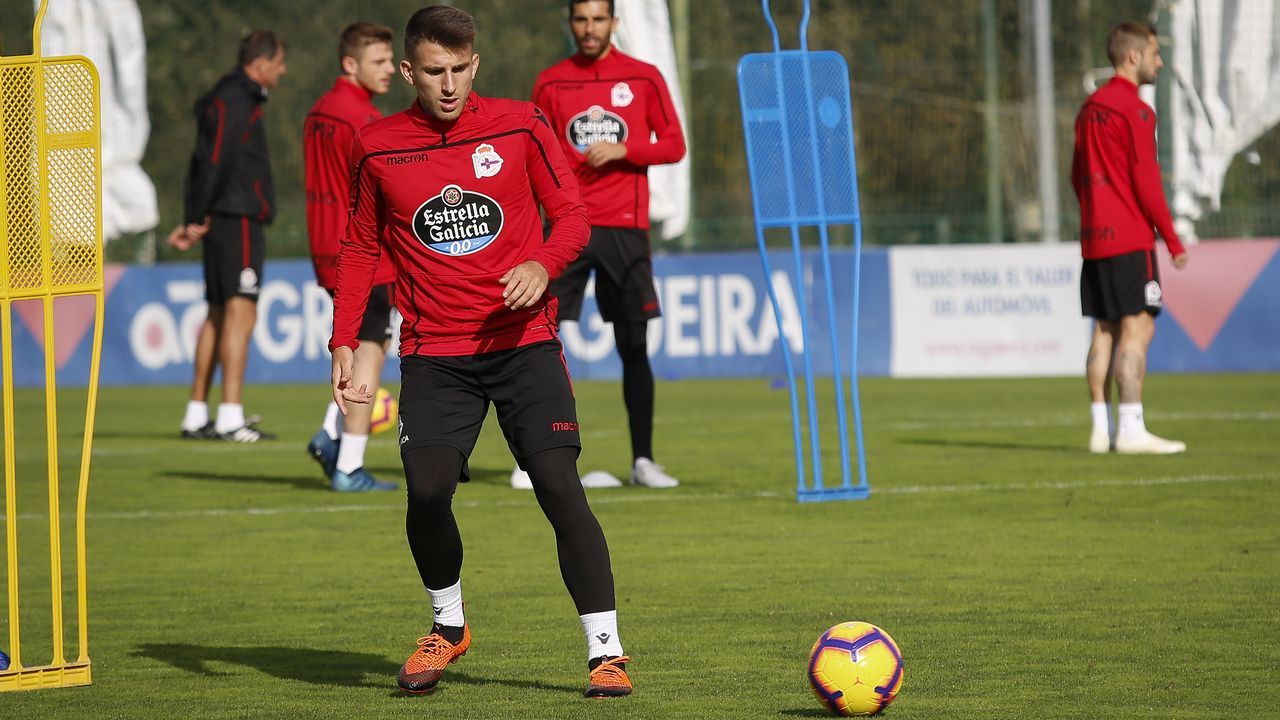 Gerard Valent�n entrenando con el Deportivo