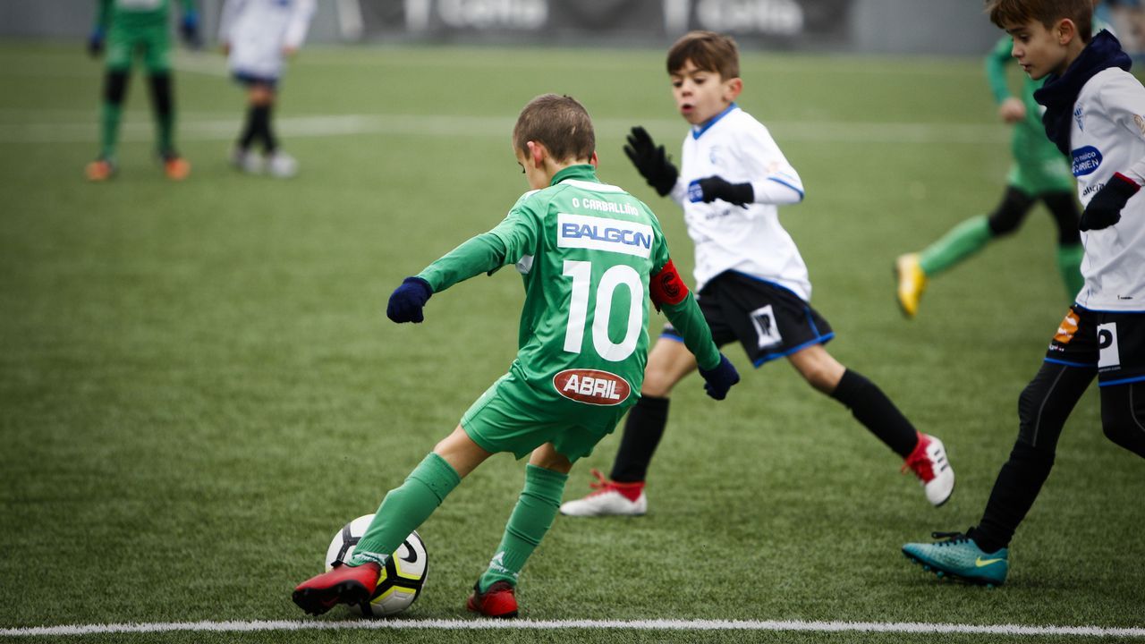 Fútbol para las vacaciones.El Torneo Nadal celebró su versión de prebenjamines en Os Remedios