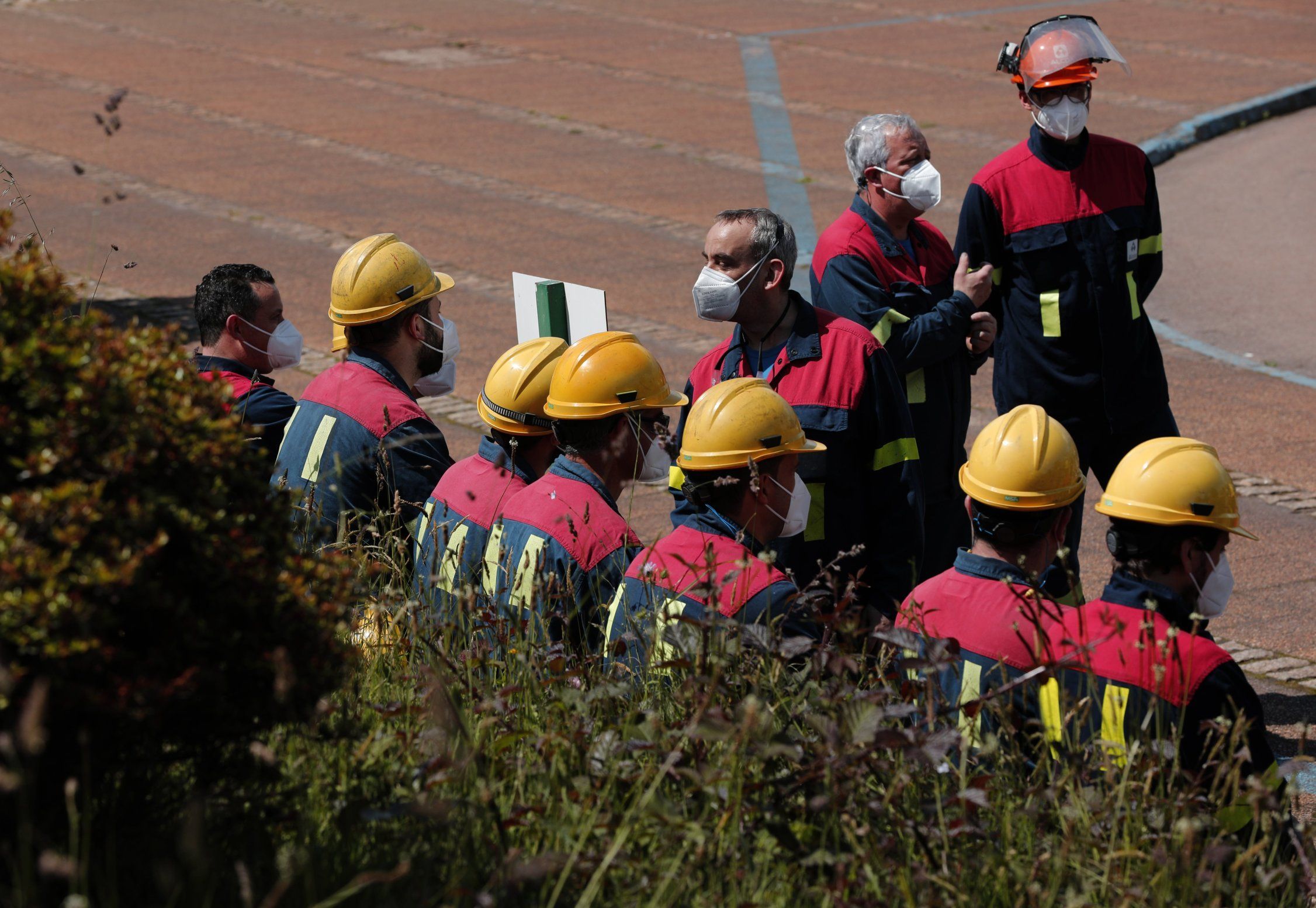 Asemblea de traballadores de Alcoa San Cibrao na que deciden retomar as mobilizaci�ns. 05/05/2021