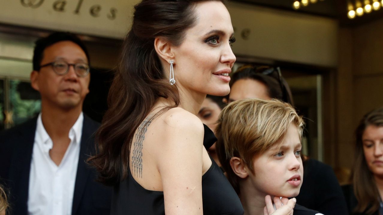 .Angelina Jolie junto a su hija Shiloh.