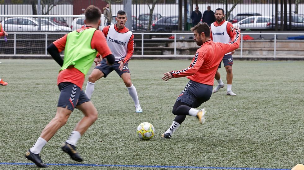 Entrenamiento del Pontevedra CF en A Xunqueira