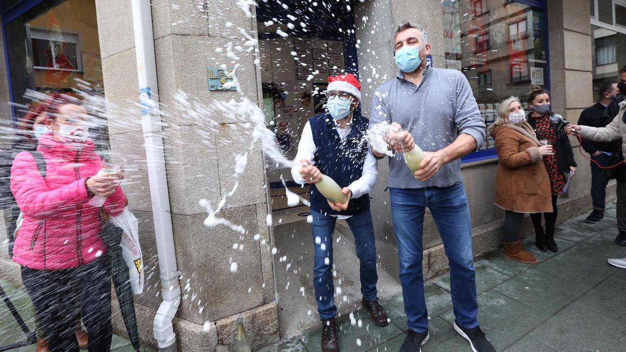 Alegría en O Grove, donde se vendieron diez décimos del Gordo