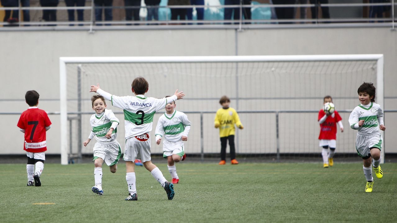 Fútbol para las vacaciones.El Torneo Nadal celebró su versión de prebenjamines en Os Remedios