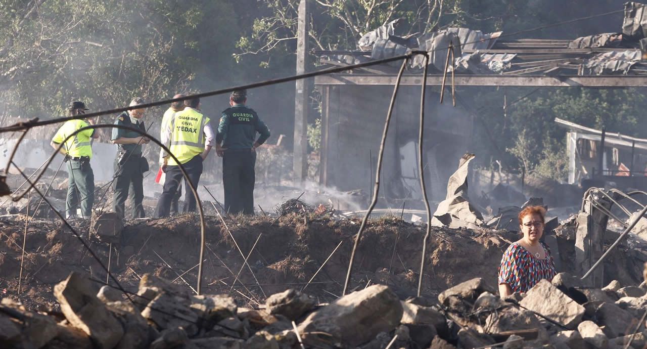 El diá después a la explosión mortal en Tui