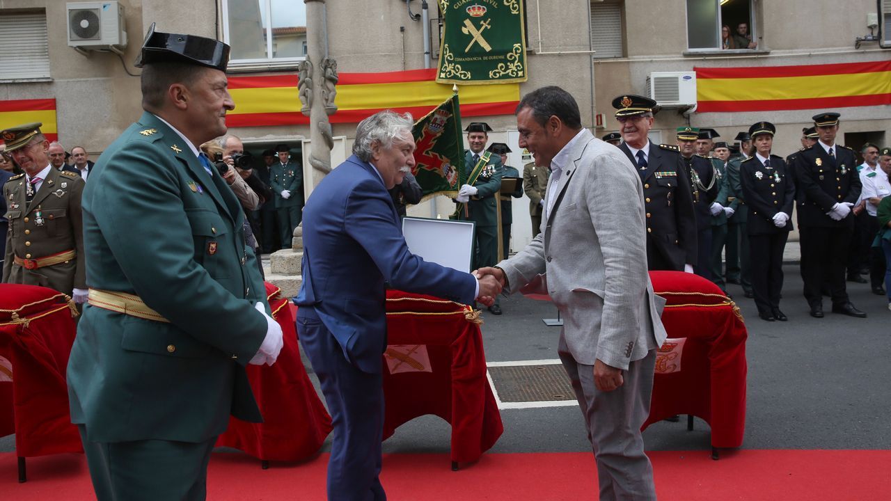 ACTO INSTITUCIONAL CASTRENSE DEL DÍA DEL PILAR.La Guardia Civil homenajeó a Roberto Lorenzo, ex responsable de prensa en la Subdelegación del Gobierno