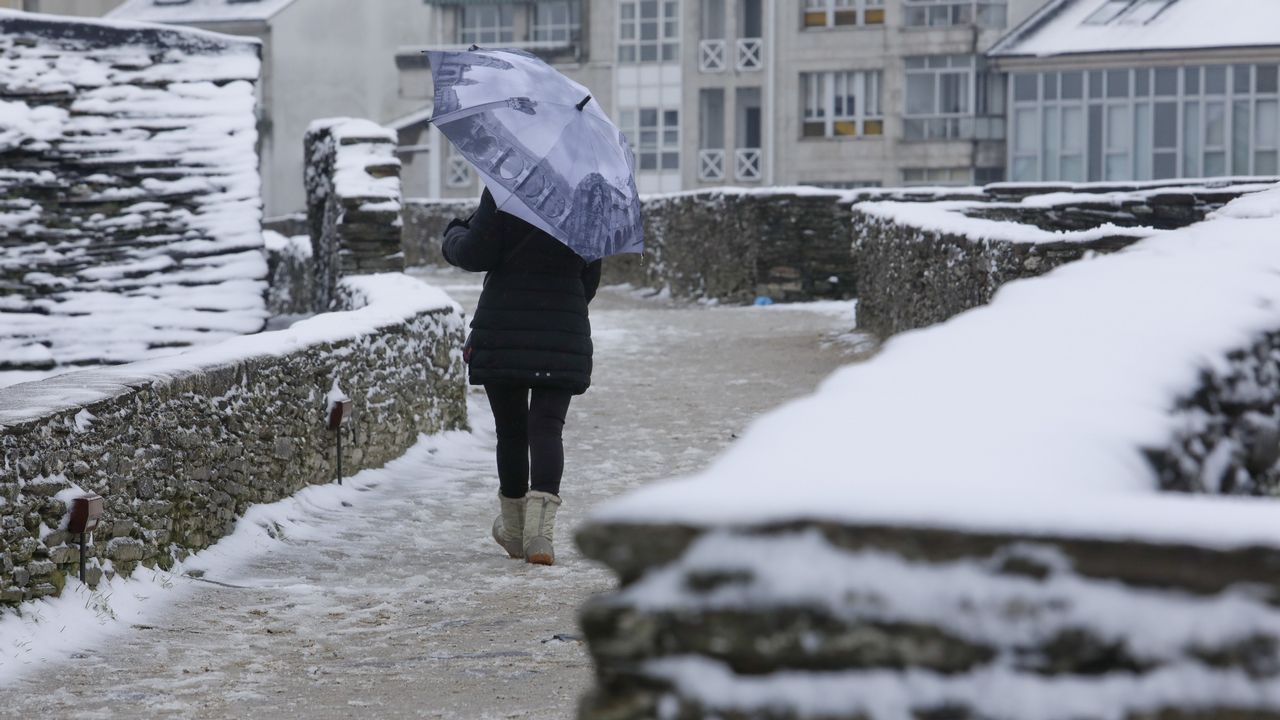 La ola de frío tiñó de blanco la ciudad de Lugo