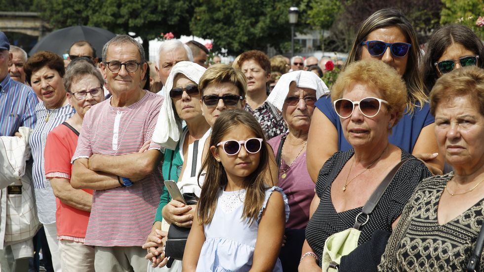 Multitudinaria procesión de Os Milagros en el santuario de Monte Medo en Baños de Molgas
