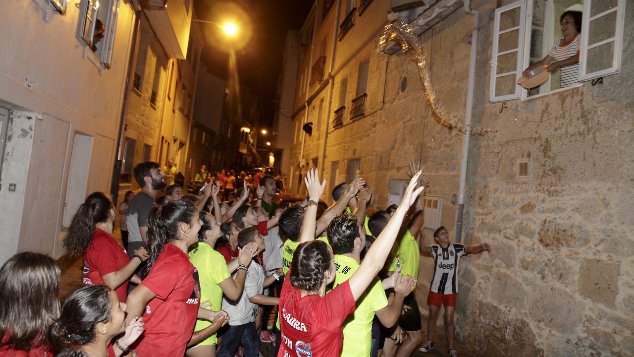 FIESTAS DEL CARMEN DE PORTO DO SON, ÚLTIMO DÍA. FIESTA DEL AGUA Y FUEGOS ARTIFICIALES.