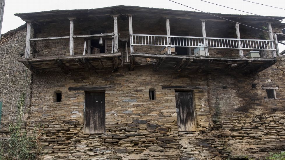 El pueblo conserva notables muestras de la arquitectura tradicional de la zona