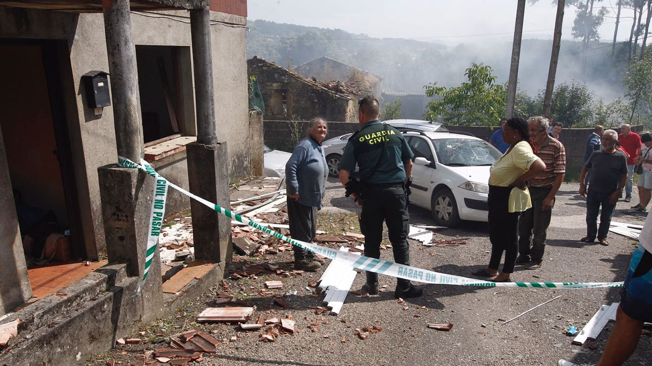 El diá después a la explosión mortal en Tui