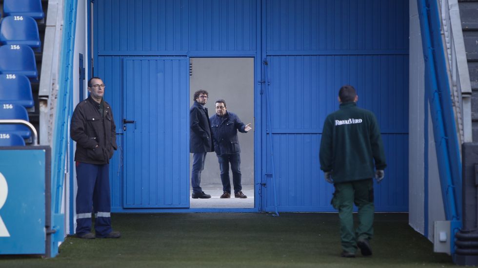 Empiezan los arreglos en la cubierta de Riazor