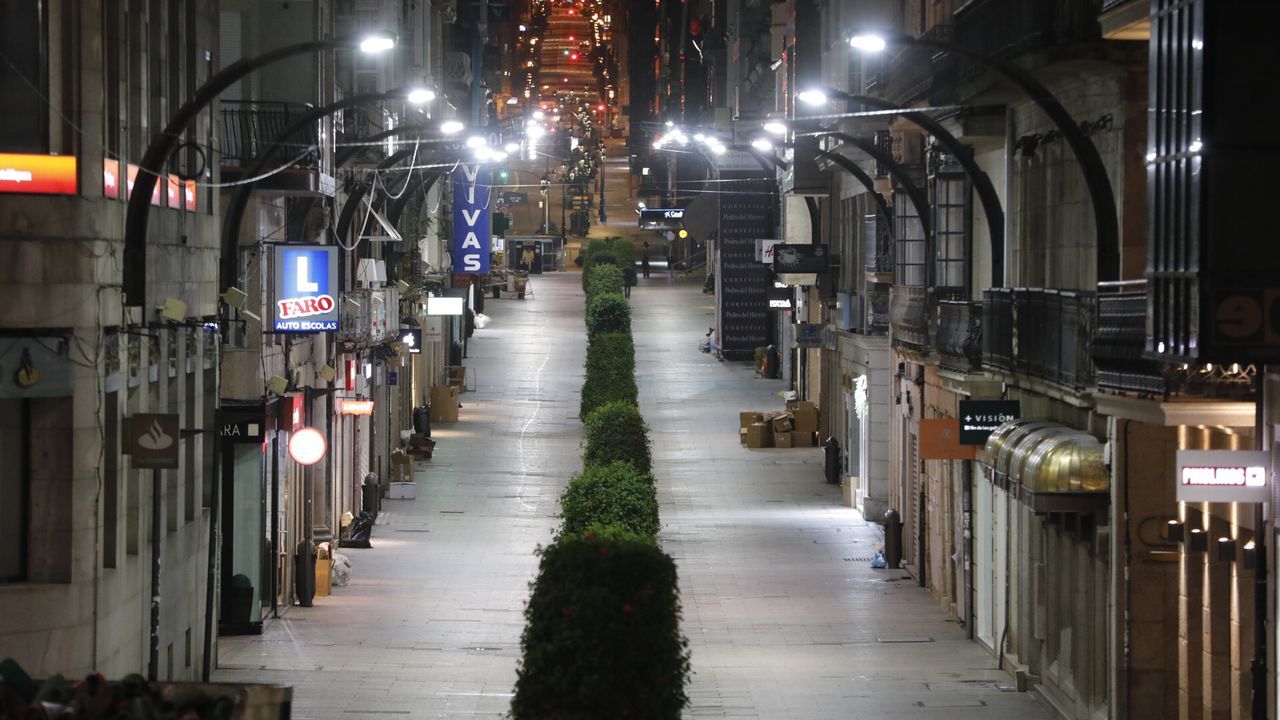 Vigo, vacío por el toque de queda.