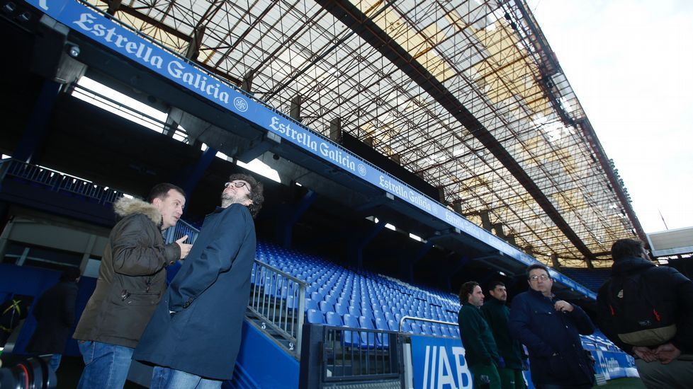 Empiezan los arreglos en la cubierta de Riazor