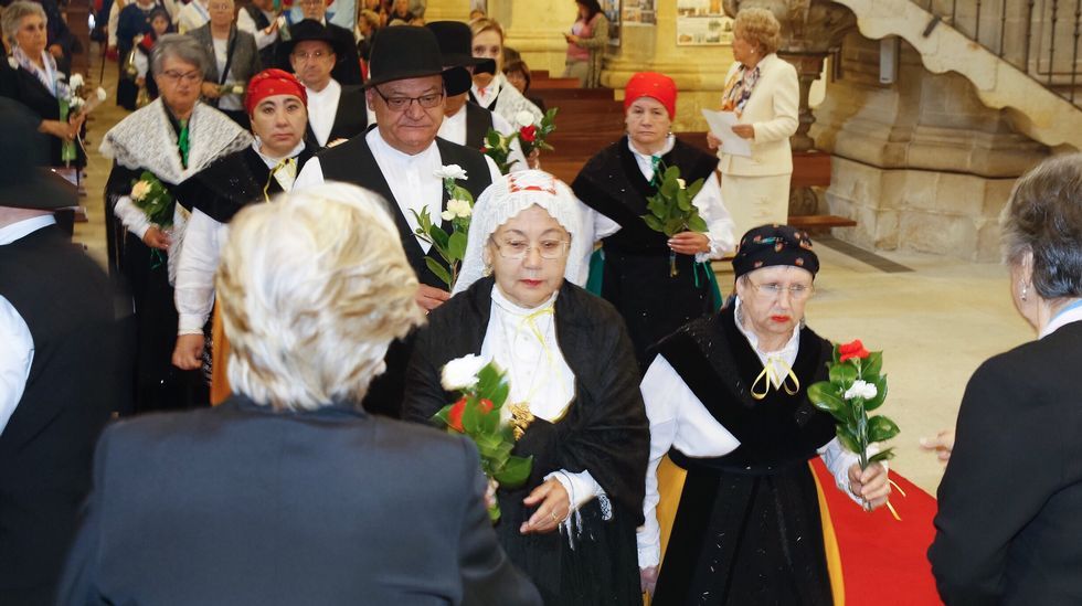 Comitiva del Rosario hacia Dominicos para la ofrenda floral