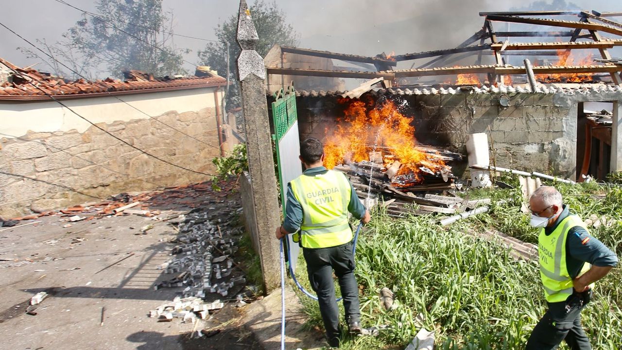 El diá después a la explosión mortal en Tui