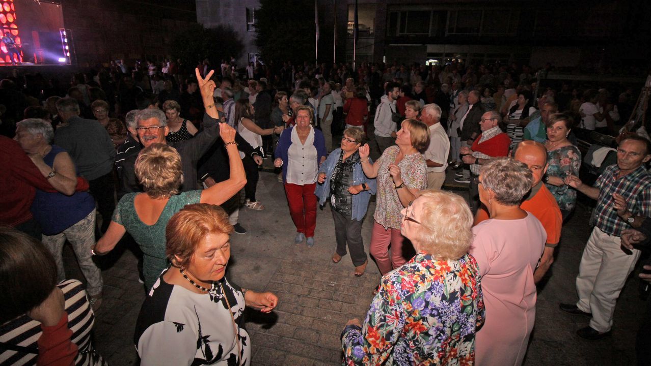 LUNES DE LAS FIESTAS DE BOIRO CON LA ORQUESTA EL COMBO DOMINICANO EN LA PLAZA DE GALICIA