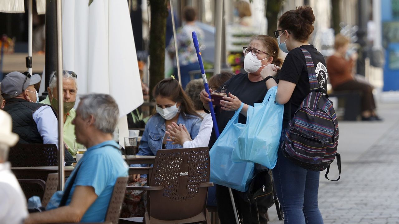 Primer día de uso obligatorio de mascarillas en Barbanza