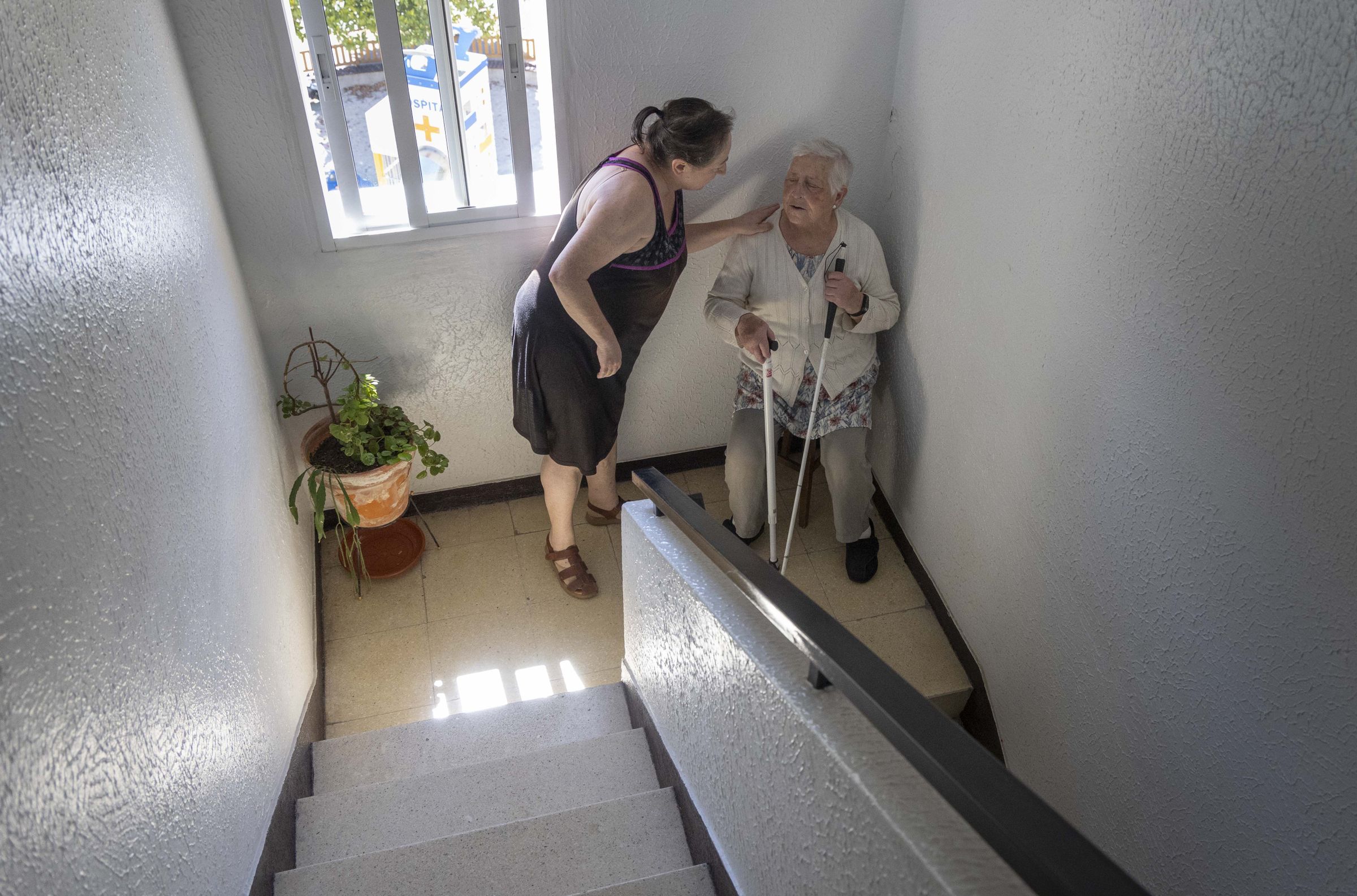 Fina, con problemas de mobilidade  vecia de Pontepedria, quedou sen ascensor por problemas burocrticos. 9/08/2024