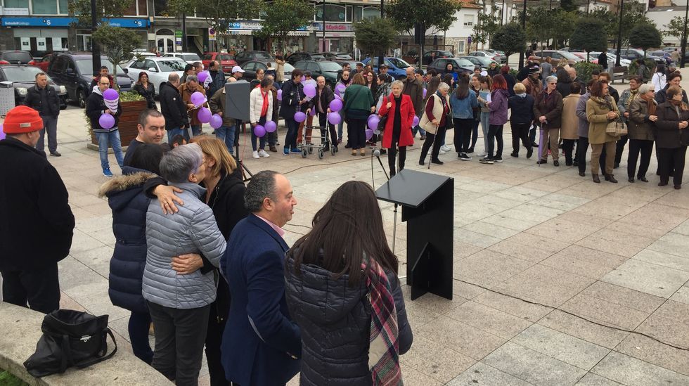 Concentración en Cee promovida por el Concello y el CIM