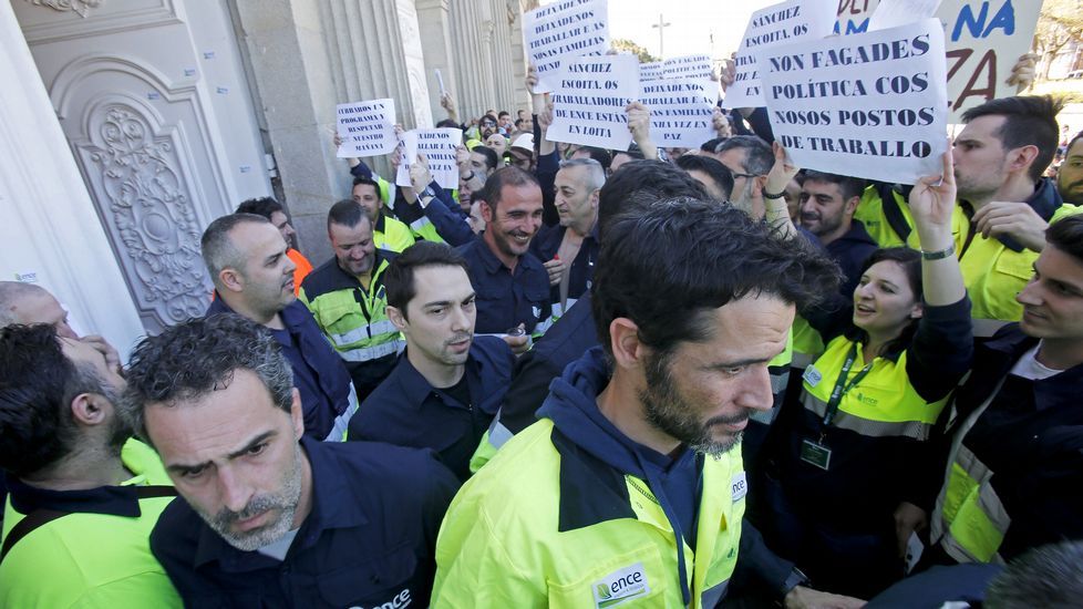 Protesta de los trabajadores de Ence en la Diputación de Pontevedra