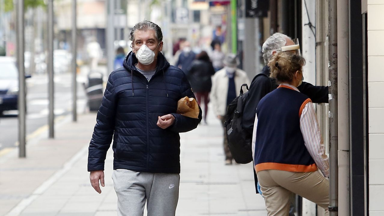 Uso de mascarillas por las calles de Pontevedra