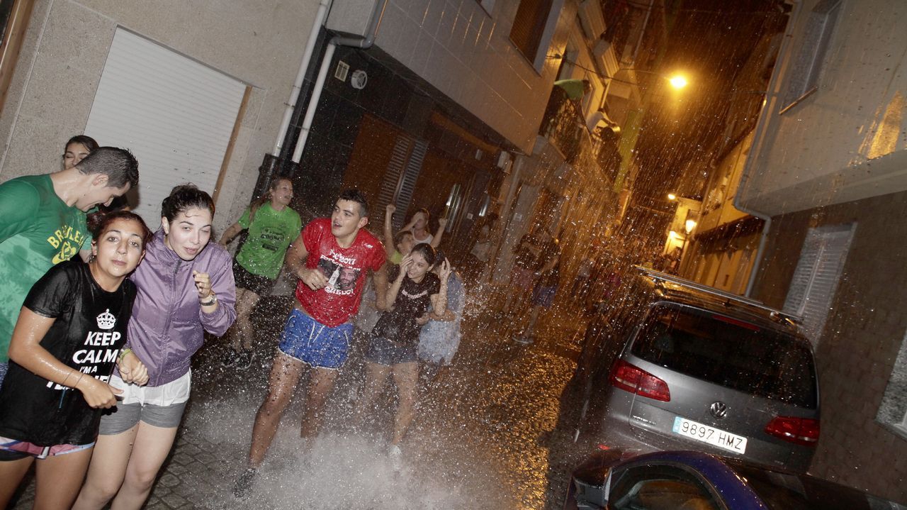 FIESTAS DEL CARMEN DE PORTO DO SON, ÚLTIMO DÍA. FIESTA DEL AGUA Y FUEGOS ARTIFICIALES.