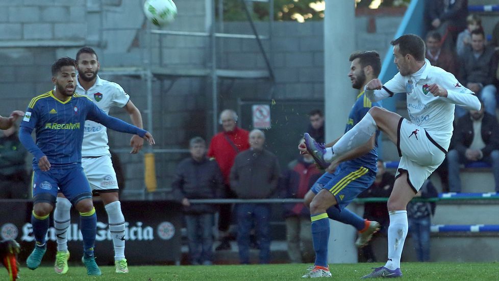 Partido de fútbol Segunda B entre Boiro y Celta B