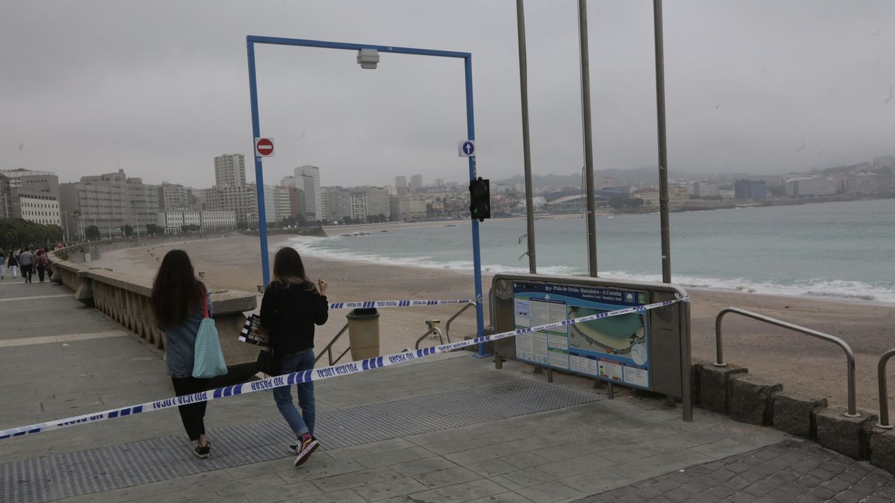 Las playas coruñesas han sido precintadas
