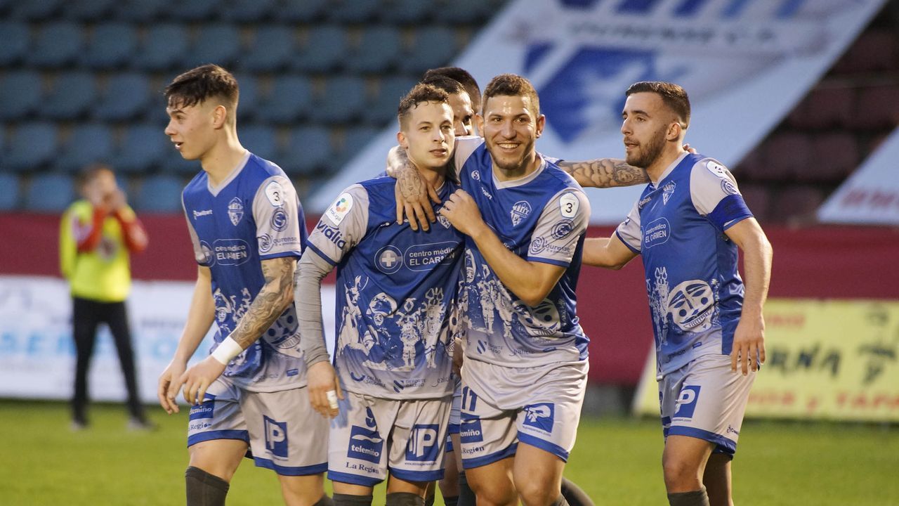 Ambiente de gala en el derbi del fútbol ourensano.La pugna entre la UD Ourense y el Ourense CF fue toda una fiesta del balompié provincial