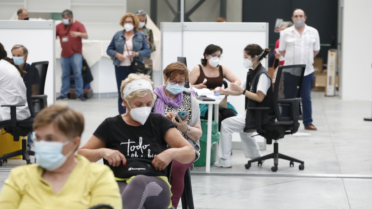 Vacunación masiva de gallegos entre 60 y 65 años en el Ifevi (Vigo)