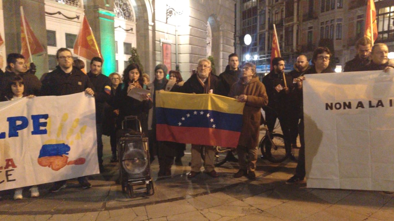 Manifestación a favor de Maduro en Oviedo